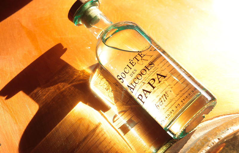 The beverages Family bouteilles de gin la société des alcools à papa - TBF Force de vente mutualisée en GMS